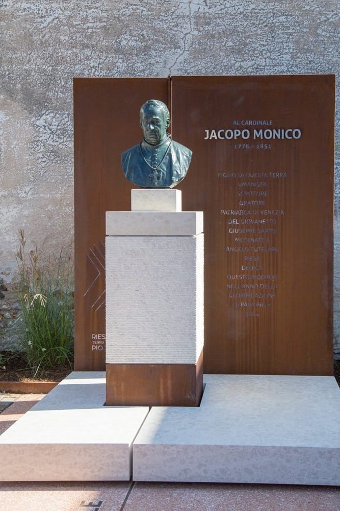Restauro monumento a Jacopo Monico