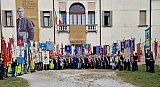 La mattina del 13 ottobre gli amministratori locali del Veneto hanno reso omaggio all'urna del corpo del santo: erano presenti il presidente del Consiglio regionale Roberto Ciambetti, l'On. Marina Aliprandi Marchetto, il presidente della Provincia di Treviso Stefano Marcon e i sindaci e i rappresentanti di 75 comuni del Veneto.
Una grande partecipazione che ha fatto onore a Pio X e alla nostra comunit&agrave;. - L'urna di San Pio X nel Santuario delle Cendrole a Riese