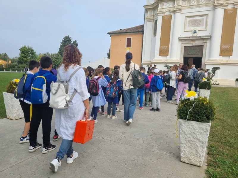 La Peregrinatio degli alunni delle elementari e della Scuola dell'Infanzia