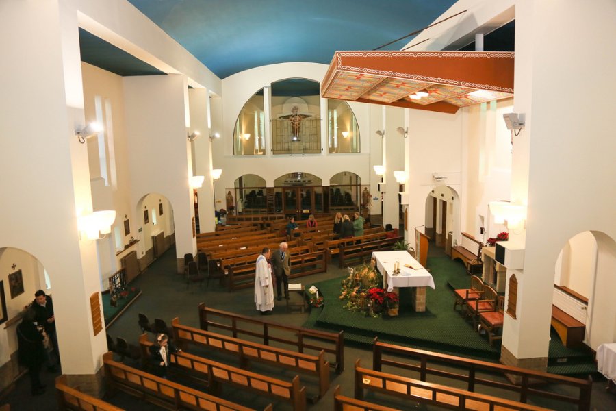 S Pius X church Grimsby inside2