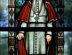 San Pio X nella vetrata di una chiesa (non individuata)